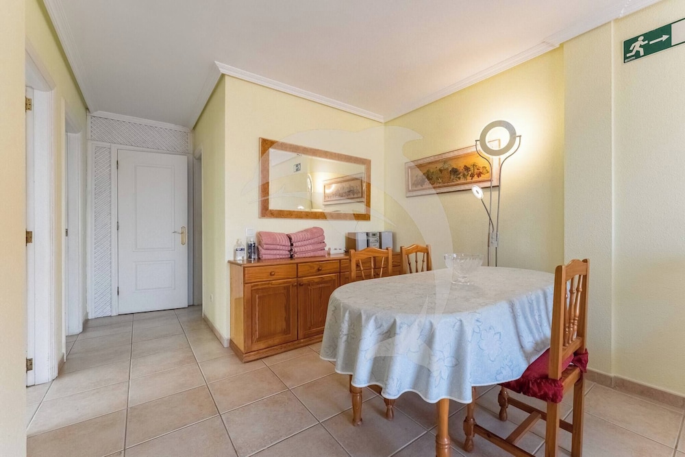 El Médano Apartment With Pool and Garden Views