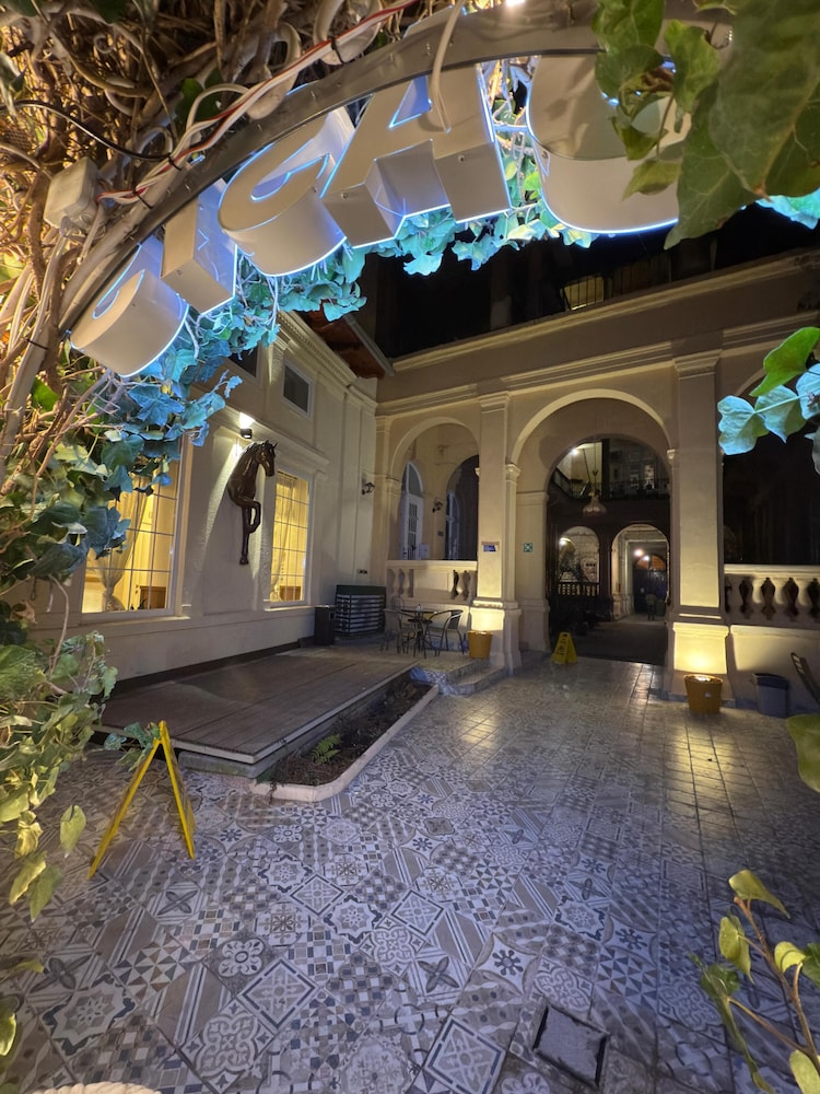 Oasis Inn Budapest