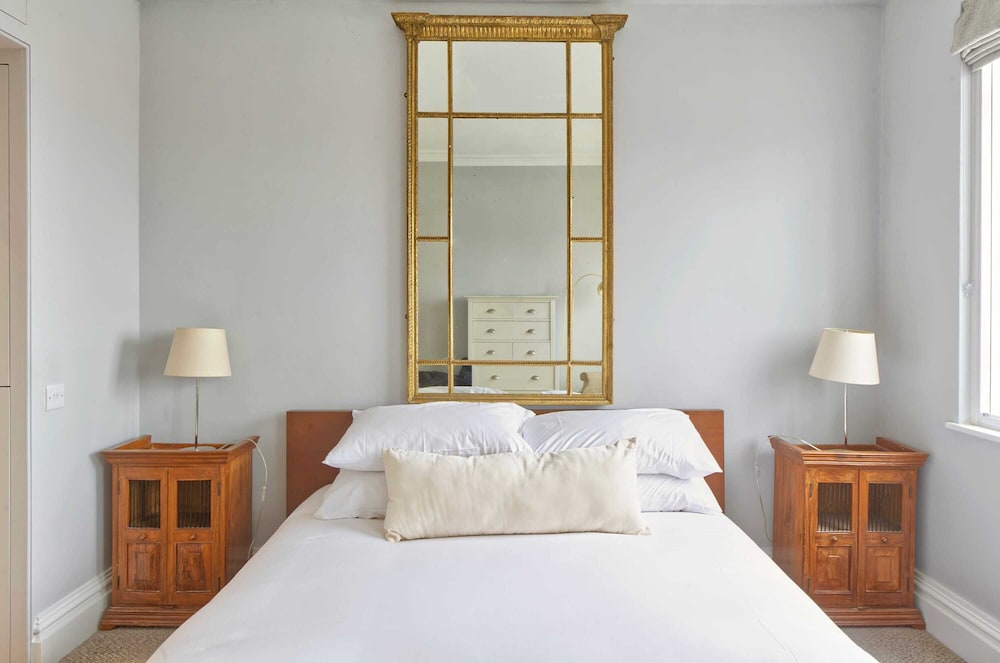 Large 1 Bedroom Apartment - Chelsea