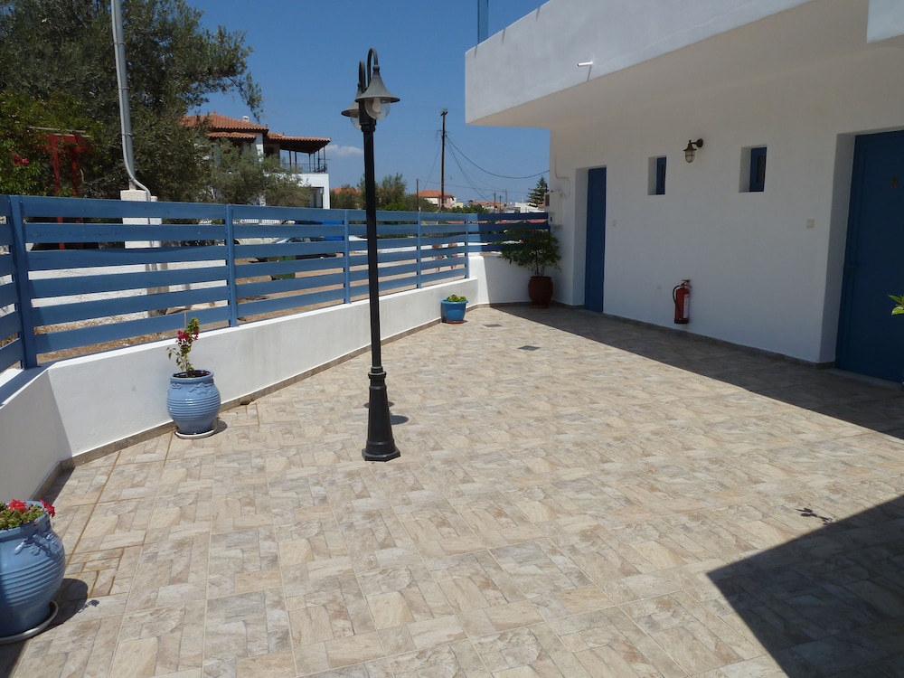 Dedes Apartments