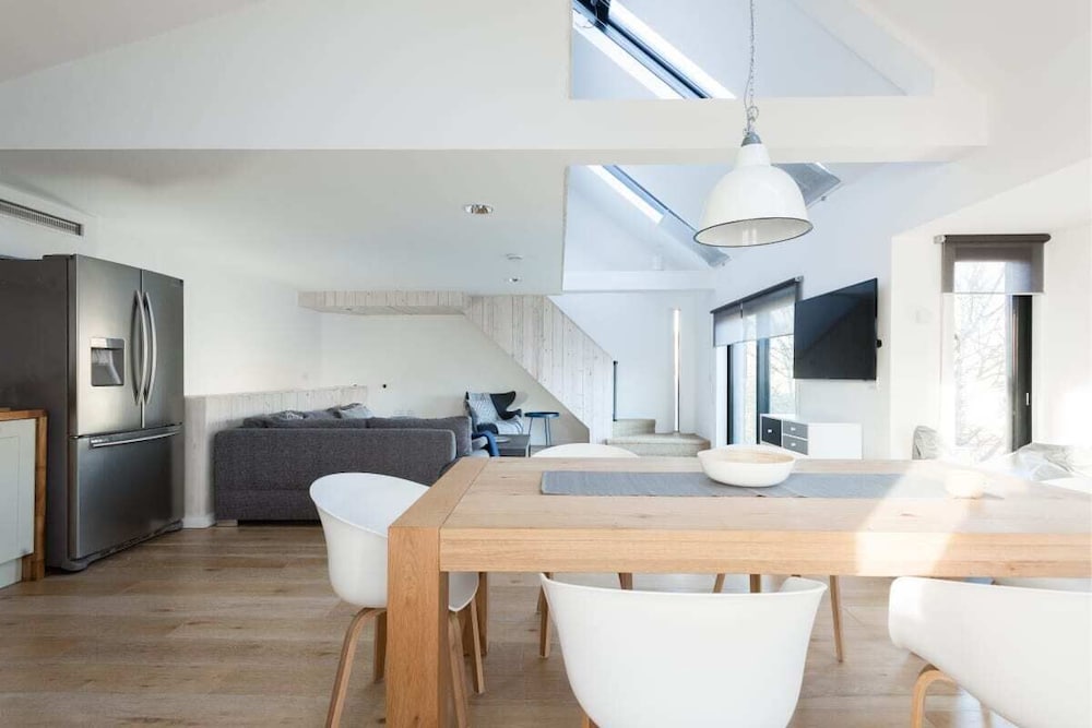 The Cliffside Loft - Distinctly Modern 3BDR Riverside Home