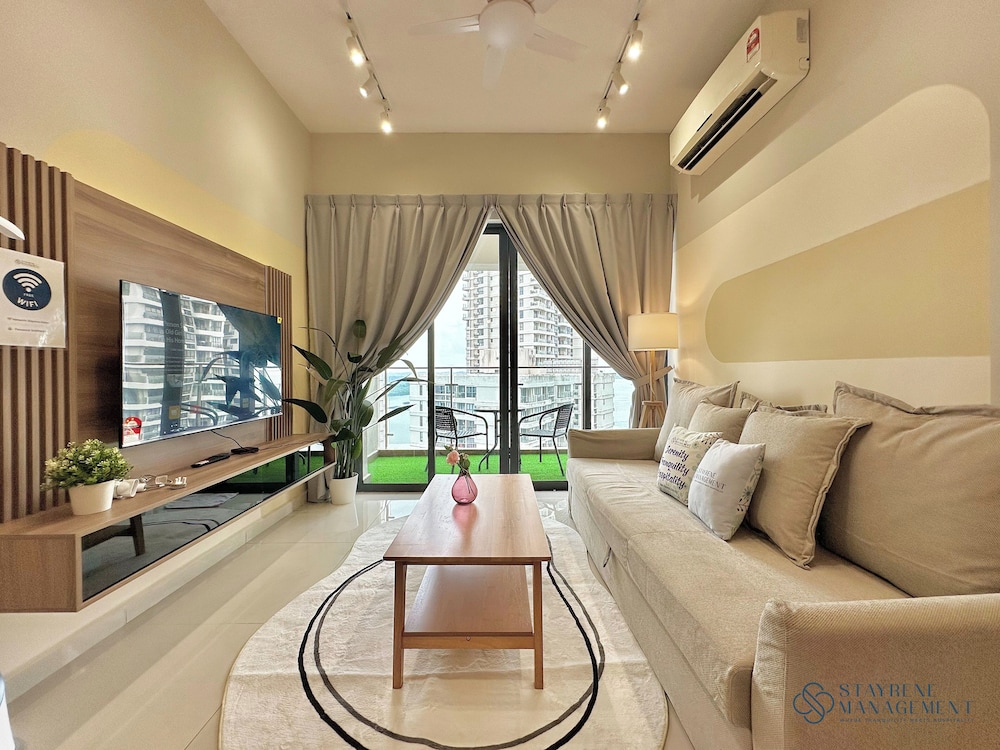 Country Garden Danga Bay Sea View Homestay by Stayrene