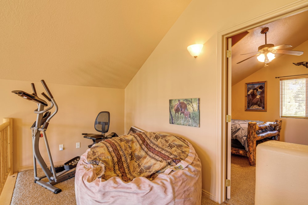 Luxe Cabin Retreat, Near Bryce & Zion Nat'l Parks!