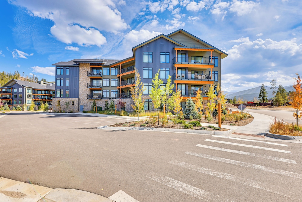 Mountain-view Condo in Downtown Winter Park!