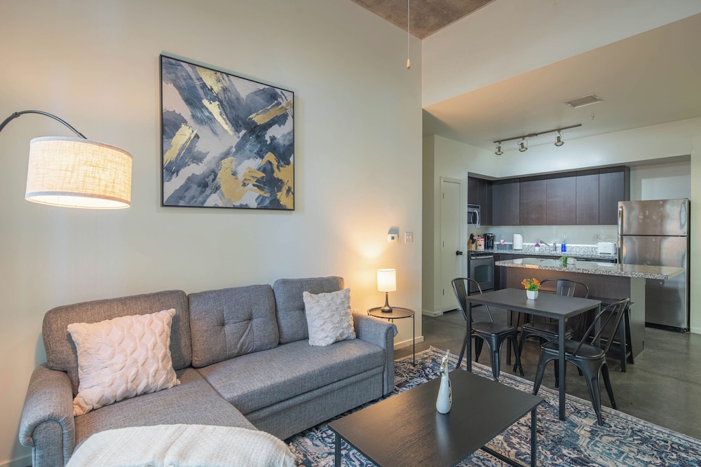 ROVE LIVING/KL - Roosevelt Point