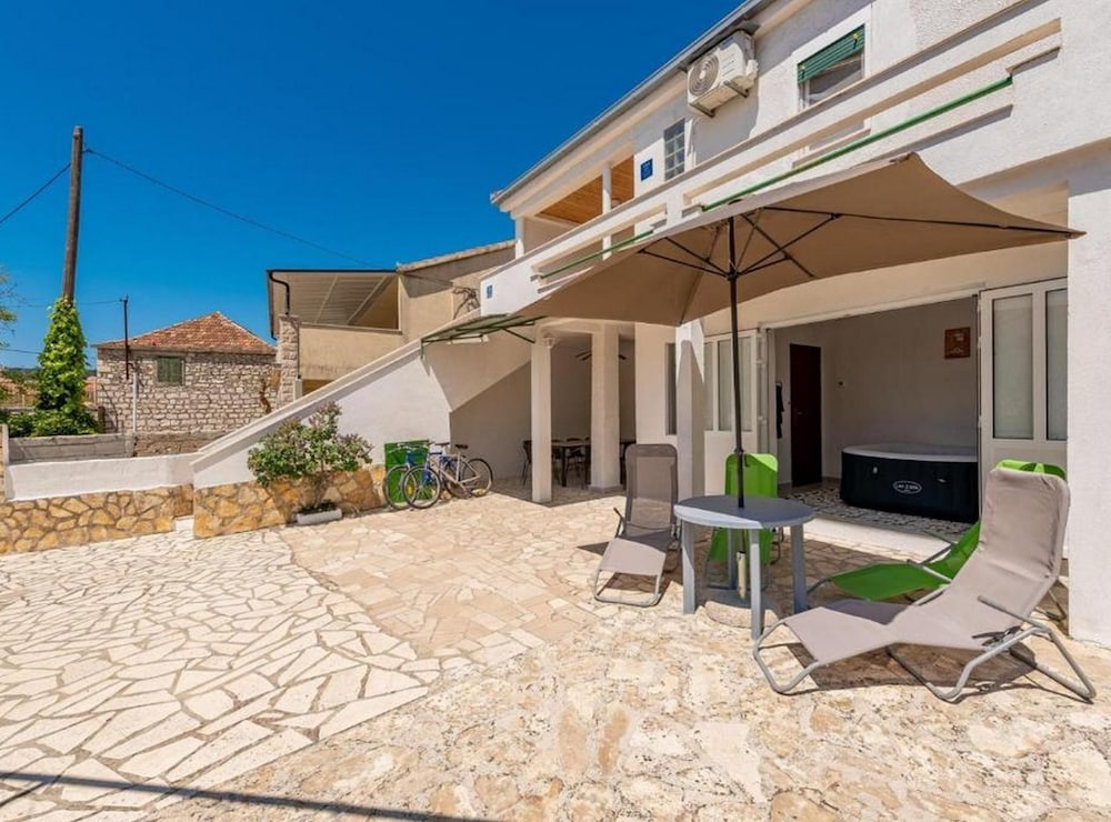 Beachfront Holiday Home With Hot Tub, Terrace, and Sea Views in Vinišće