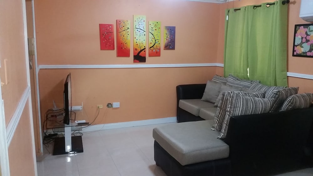 The Oasis at Oaklands Apartment 2