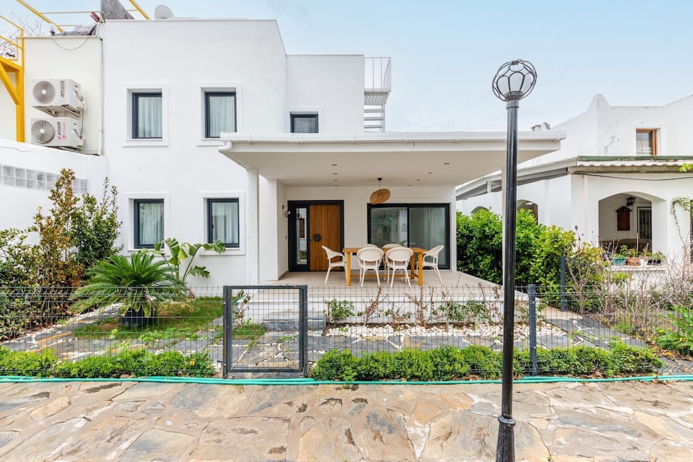 Gorgeous Separate Villa in a Complex in Bodrum view 2