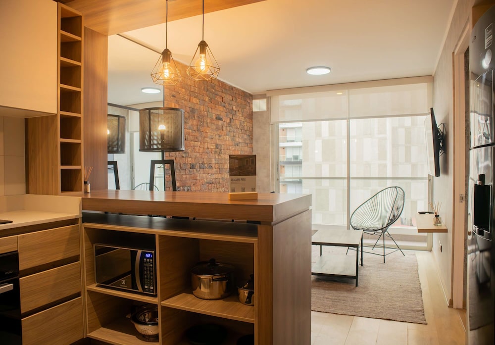 w Bright 1BR w Private Balcony in Barranco