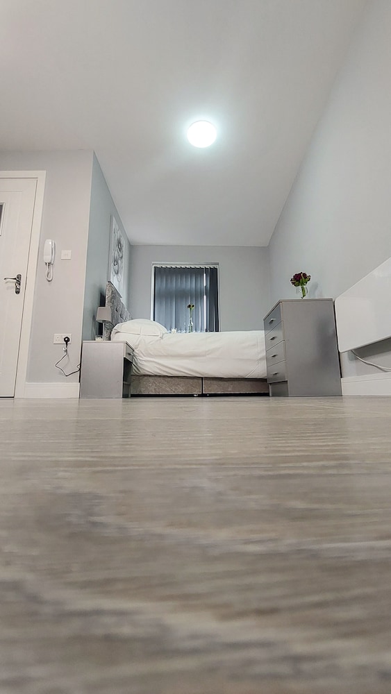 Charming Accommodation Close to Birmingham view 5