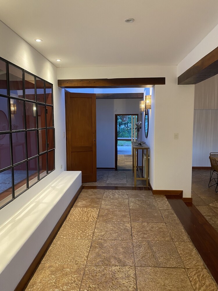 HERMOSA CASA CON INCREIBLES VISTAS