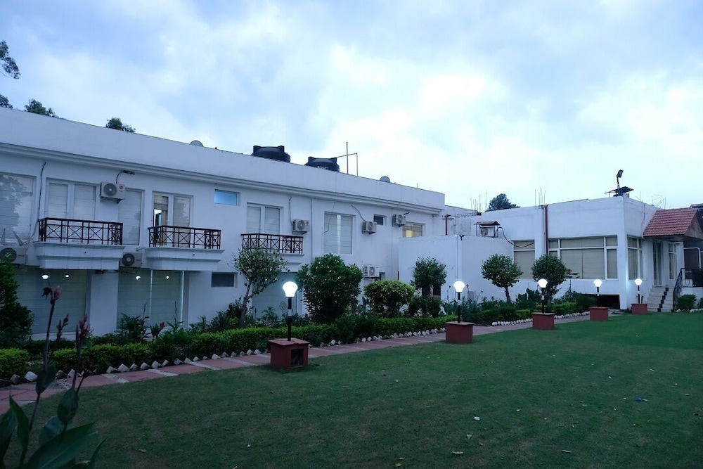 Black Mango Resort