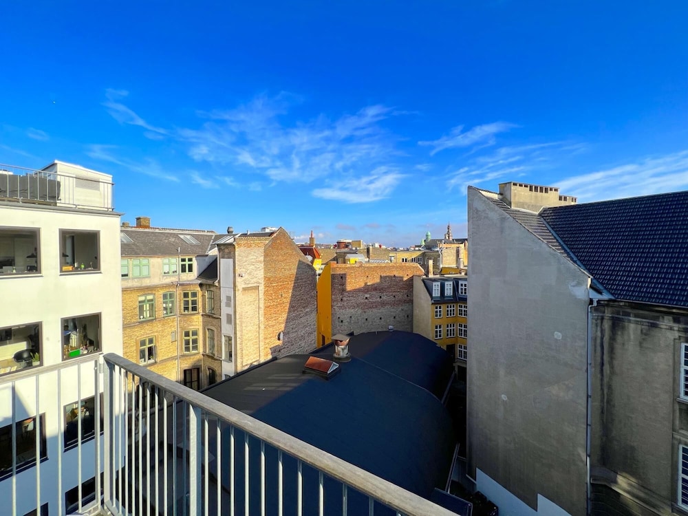 102m2 Scandinavian Design Prime Location Prof Cleaning