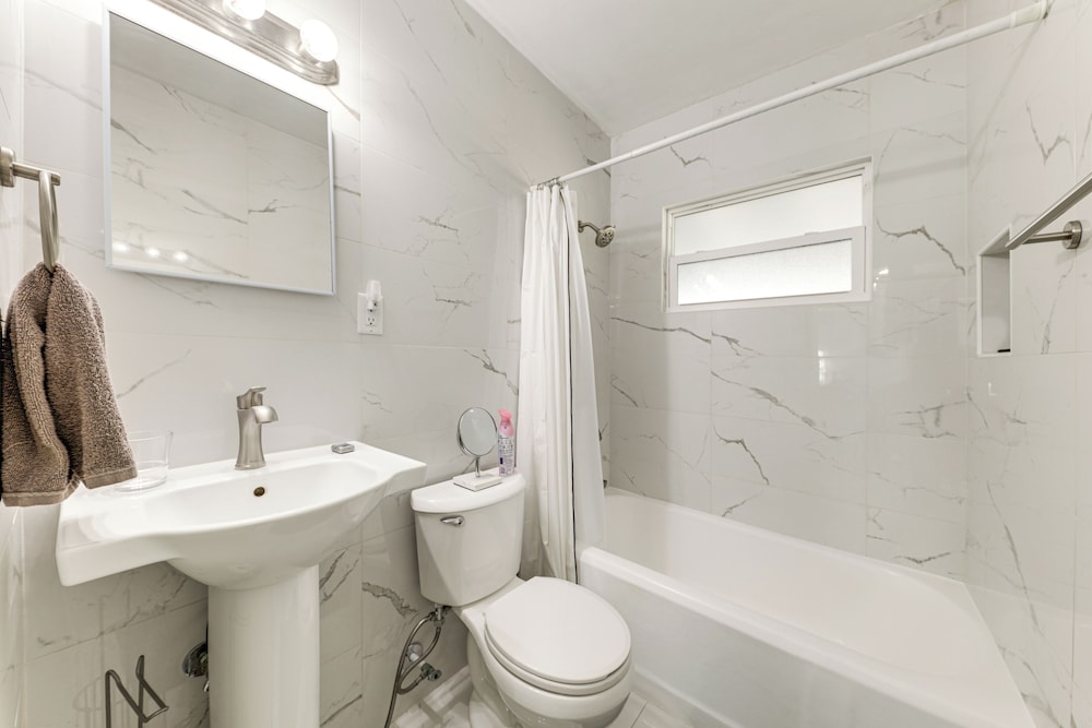 4 Mi to Ft Lauderdale Beach: Wfh-friendly Home!