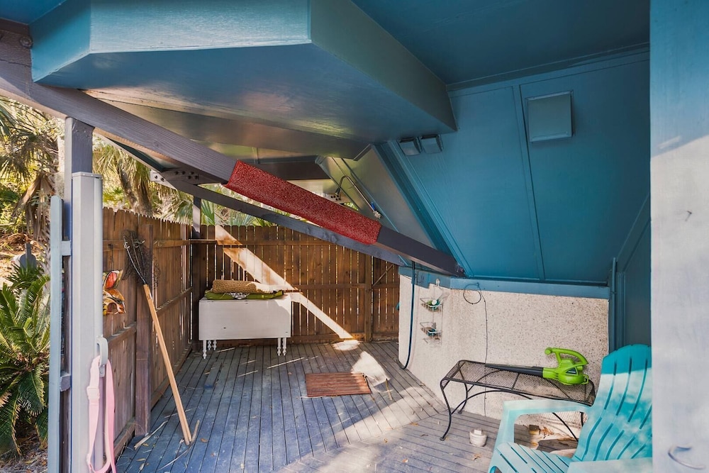Charming 2-bed, 2-bath Home, Resort Access and Golf Cart Included!