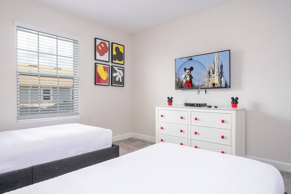 Stunning 4Bd With Pool At Storey Lake Resort 4821