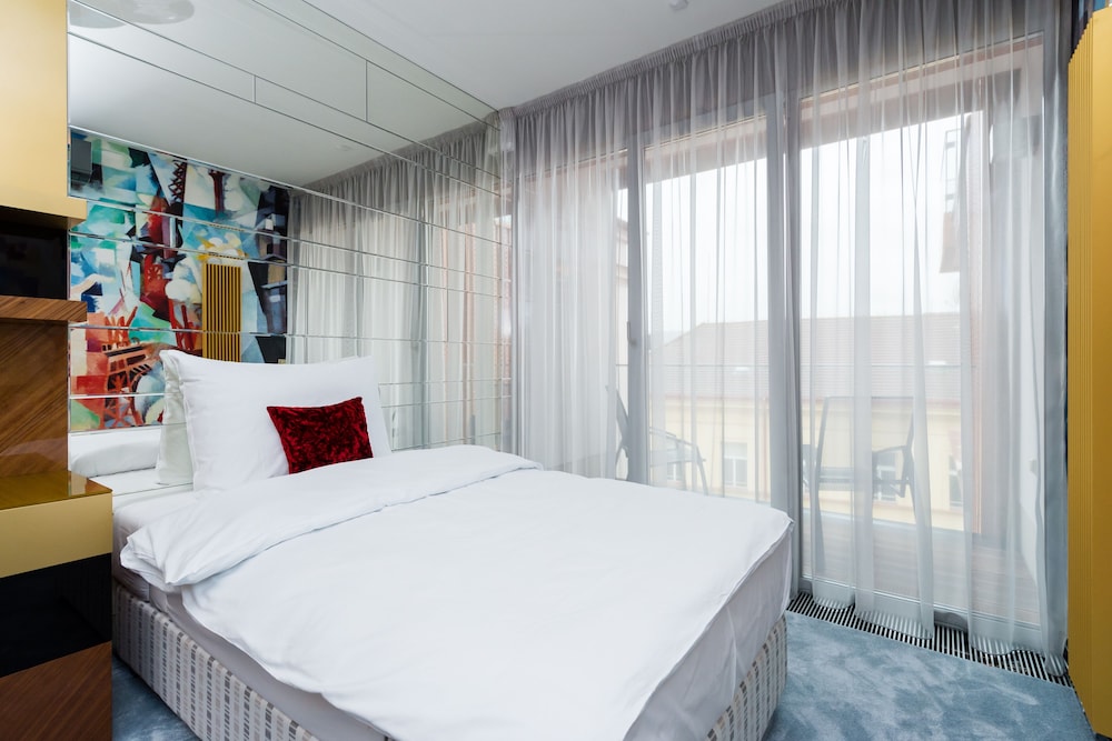 Aquarius Residence by TKC