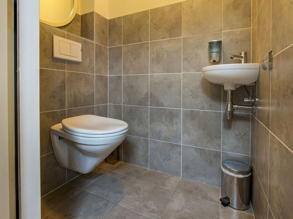 Picturesque Holiday Home in Oldenzaal With Jacuzzi, photo 47