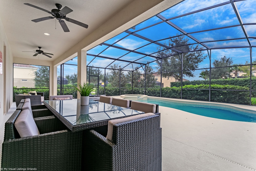 Spacious Home w/ Private Pool/spa! Sleeps 21