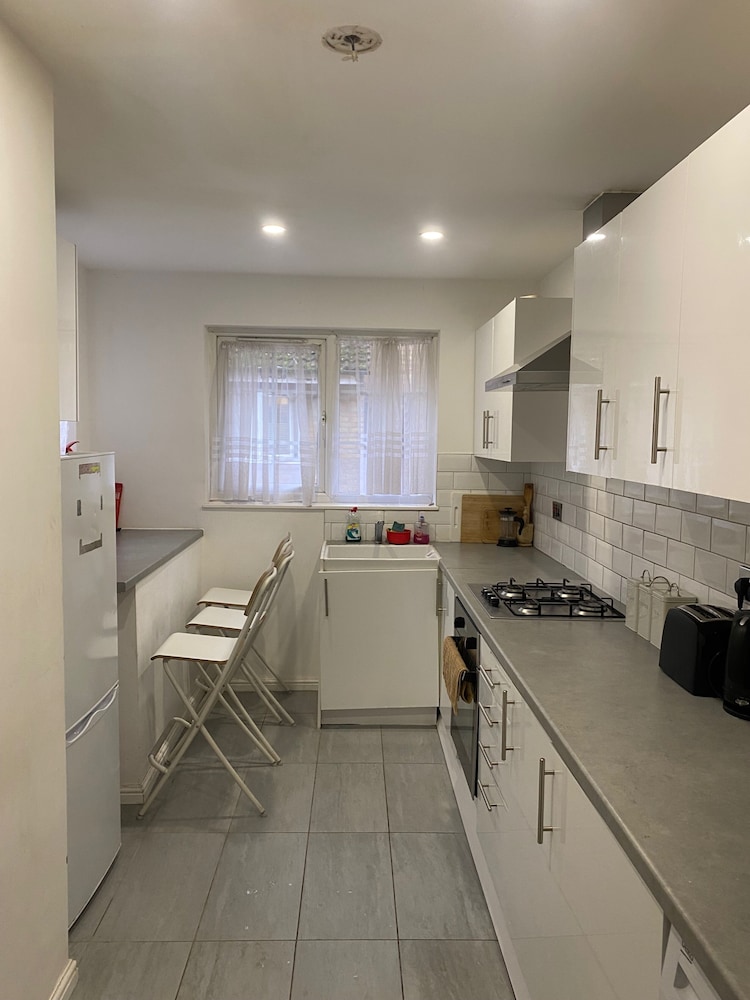 Luxurious London 5 Bedroom House