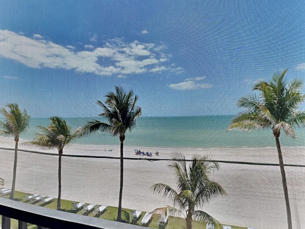 Seaside 3 by Distinctive Beach Rentals