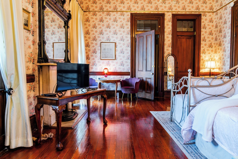 French Quarter Lanaux Mansion B & B