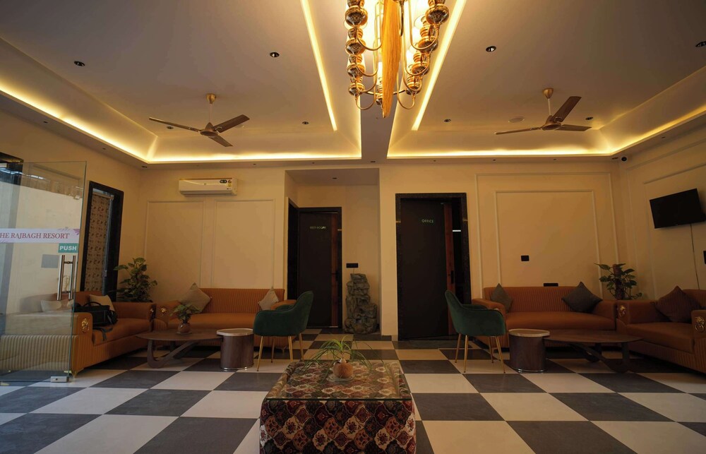 Lobby & Reception