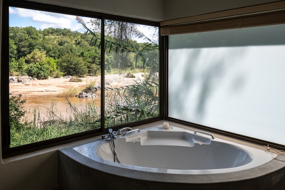 Bushriver Lodge