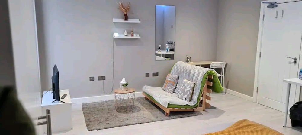 Beautiful 1-bed Studio in Burnley view 5