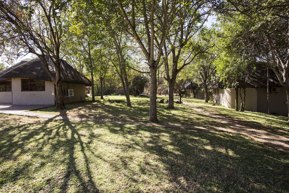 Nyati Safari Lodge