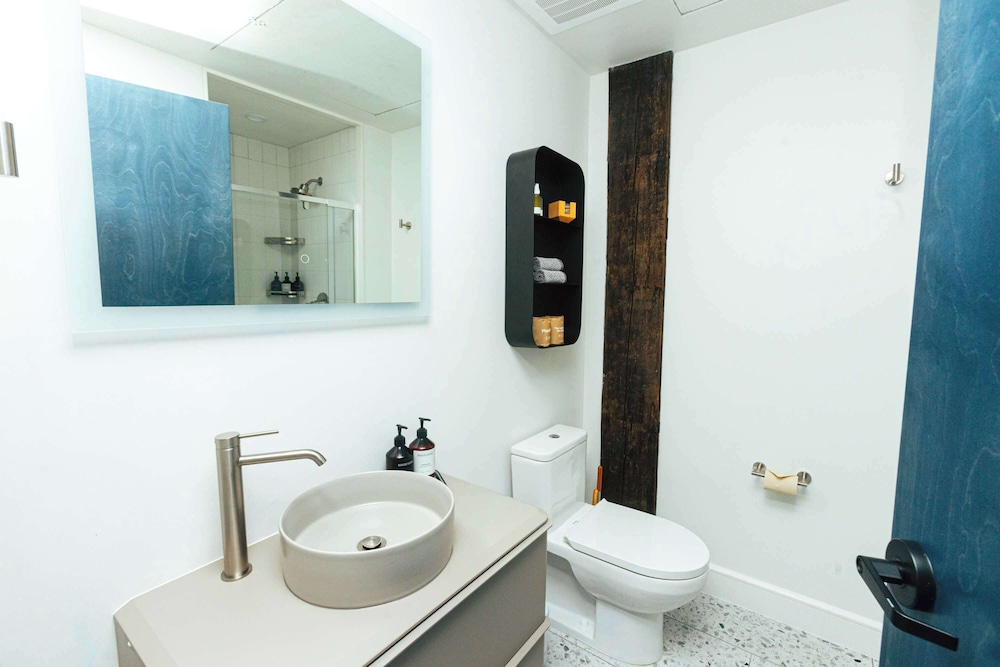 Loft 303 - The William - Atrium - Chic - Walkable