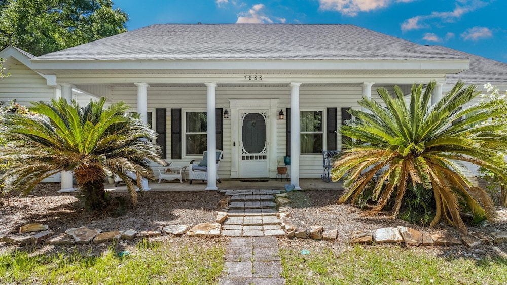 Southern Charm by Southern Vacation Rentals
