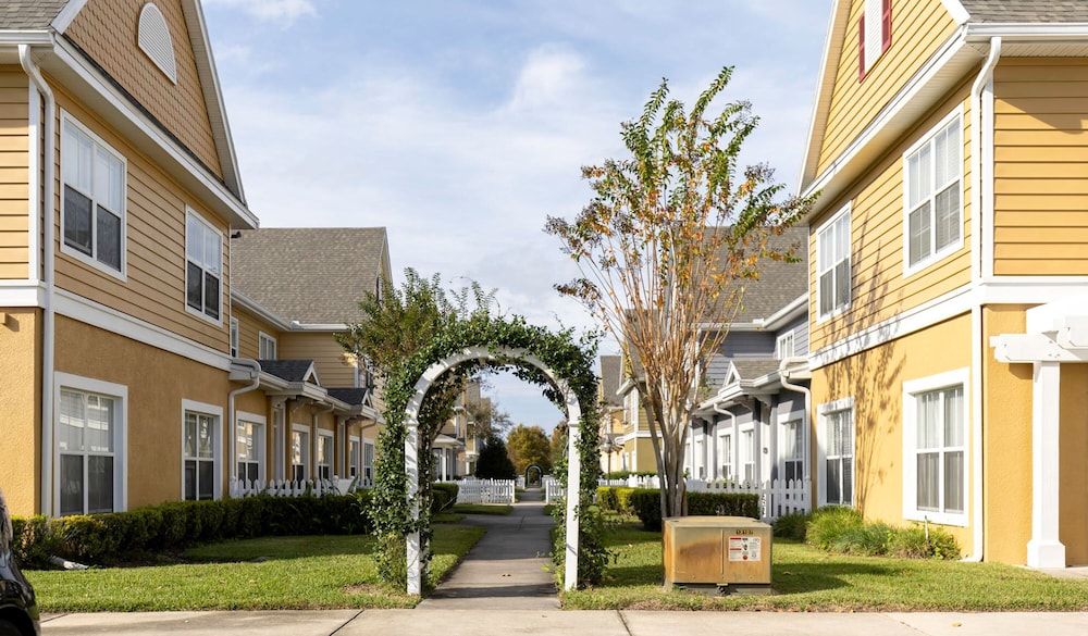 Amazing Family Townhouse Minutes From the Parks