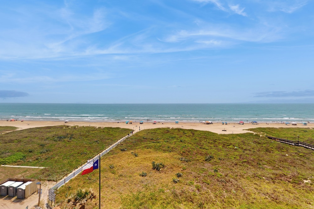 Beautifully Furnished Condo w/ Breathtaking Views