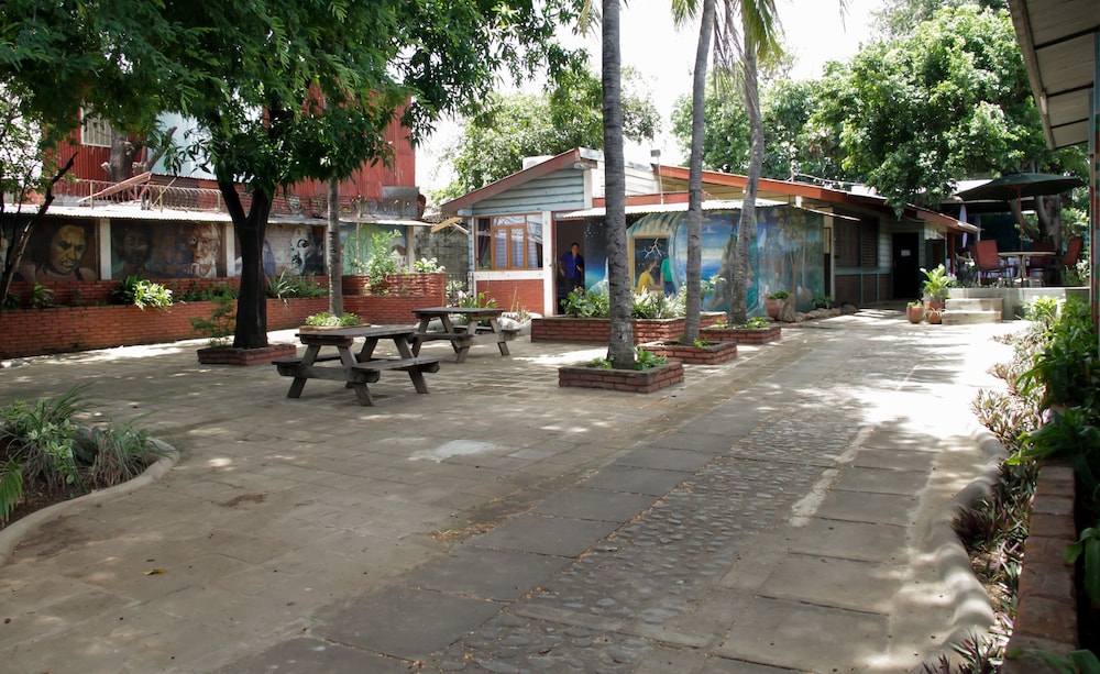 Casa Benjamin Linder view 2
