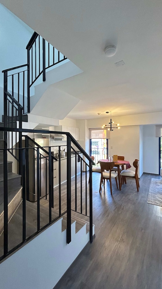 w Trendy 2BR Duplex Retreat in Cusco