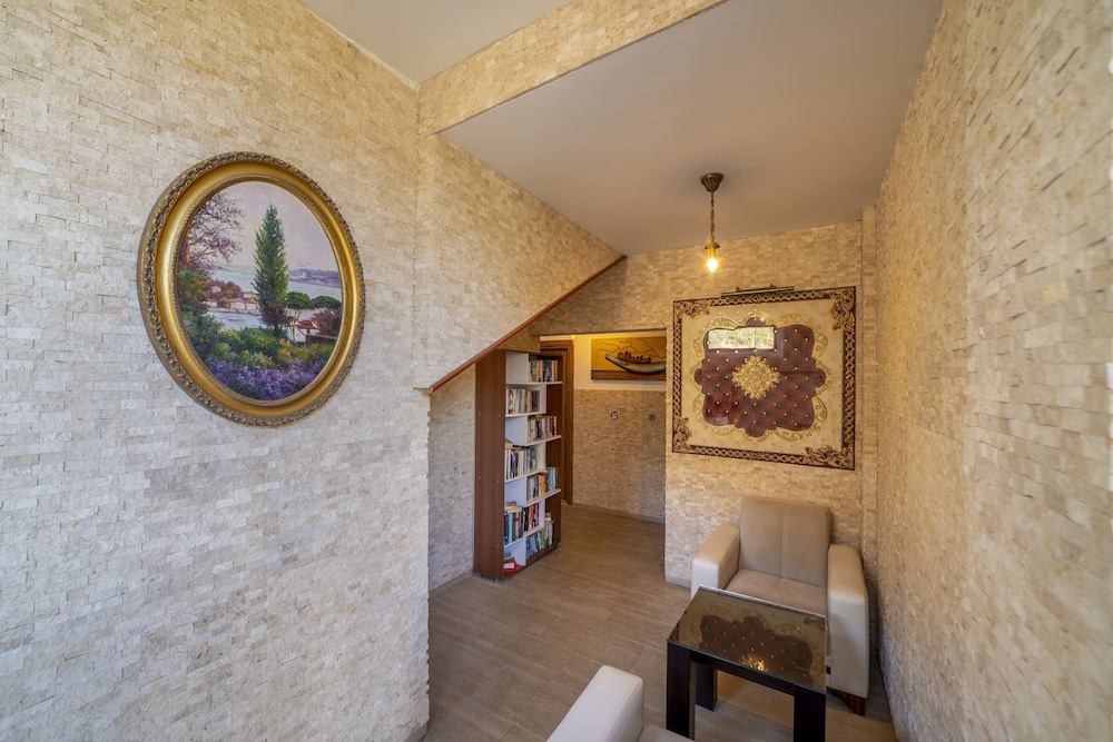 Queen Boutique Hotel - Image 65