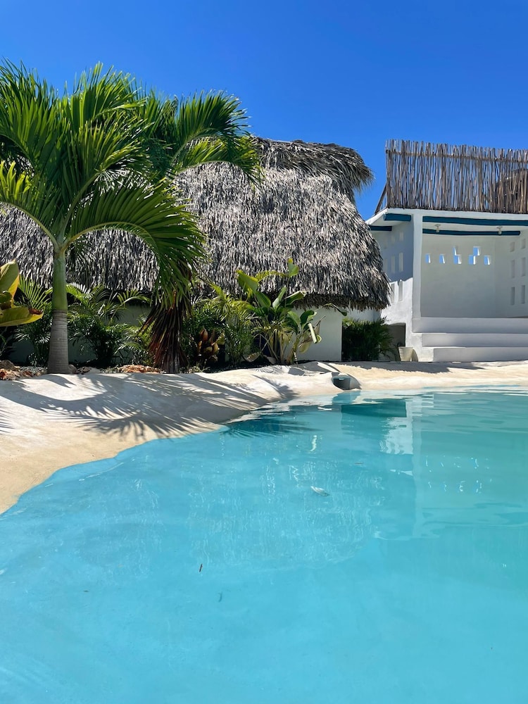Blue beach Eco-hotel by Sanfabini