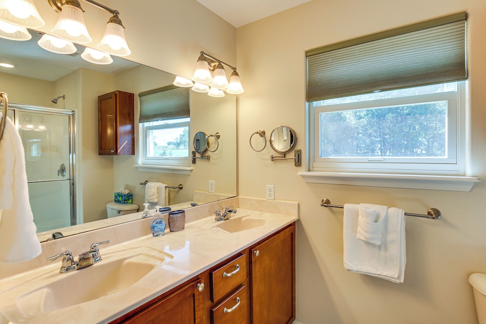 Sip, Soar & Explore: Spacious Union Home w/ Yard