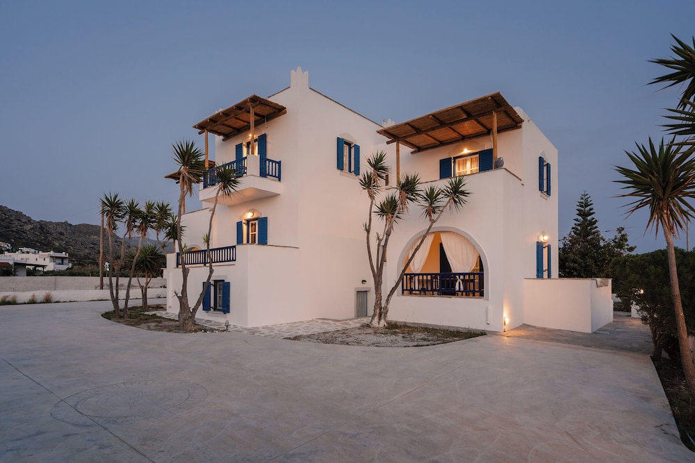 Diamantis studios apartments