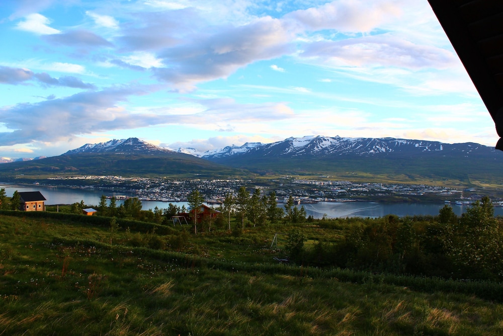 Akureyri Log Cottage