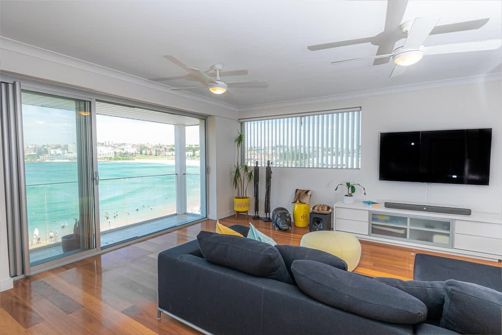 Ocean View Luxury 3 Bedroom Home With Balcony