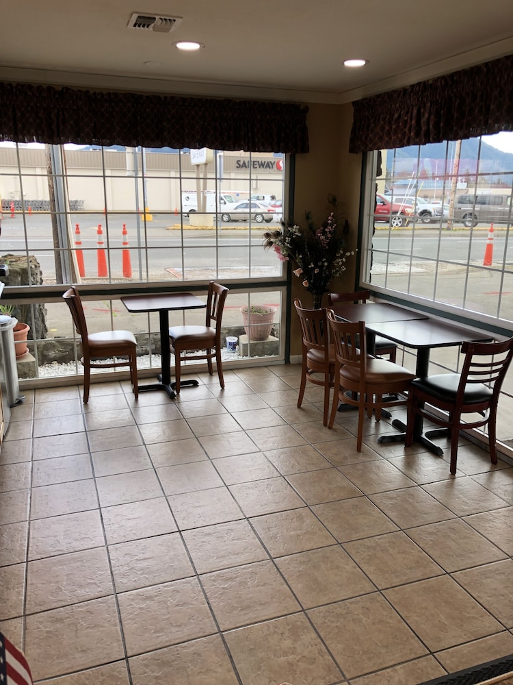 Knight's Inn Motel