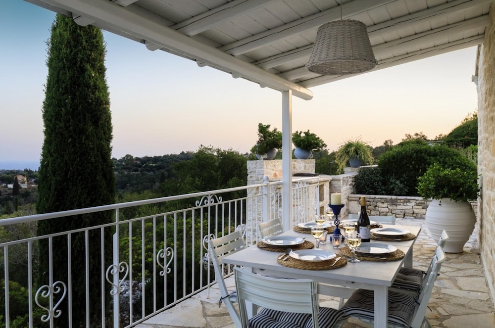 Juniper House - Charming 3 bed Villa With sea View view 5