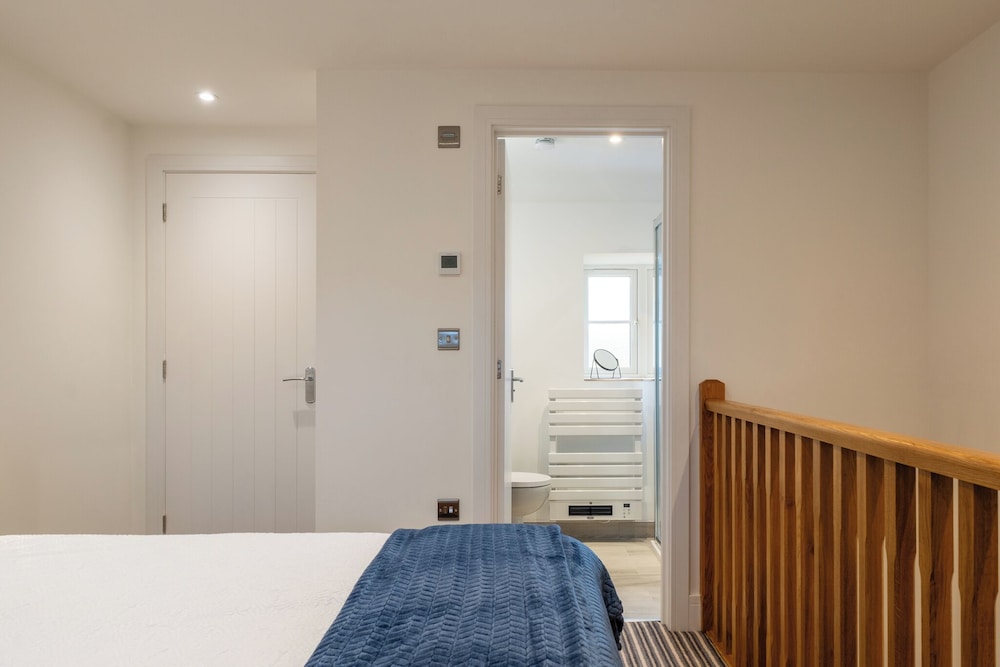 Beautiful One BR Cottage in Cerney Wick