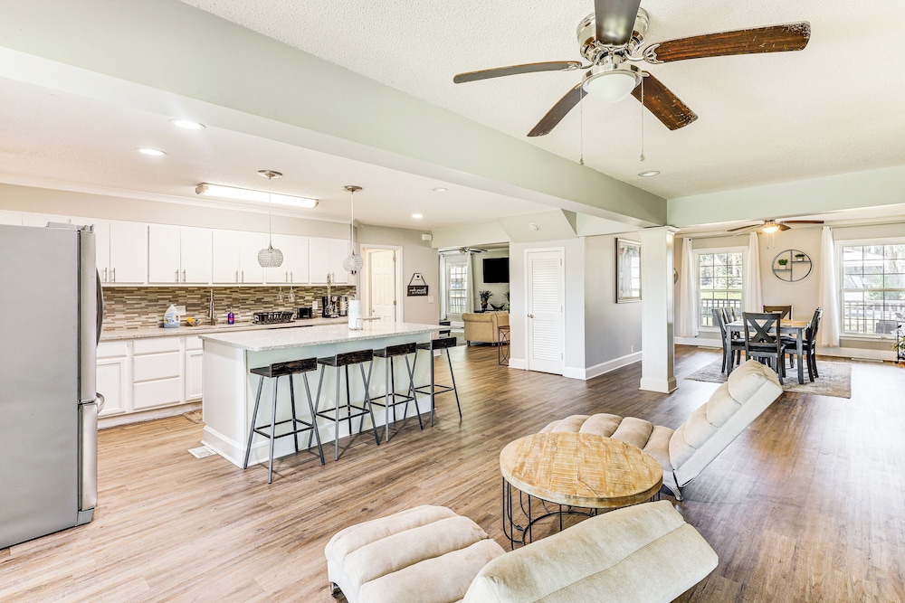 10 Mi to St Simons Island: Home w/ Screened Porch