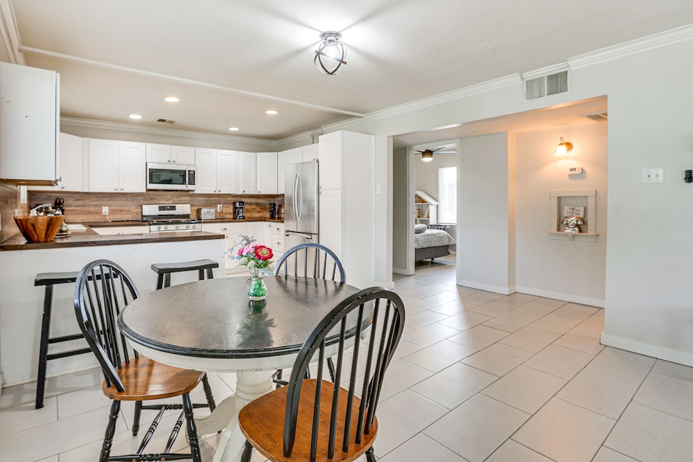 5 Mi to Dtwn: Pet-friendly Phoenix Gem w/ Patio view 4