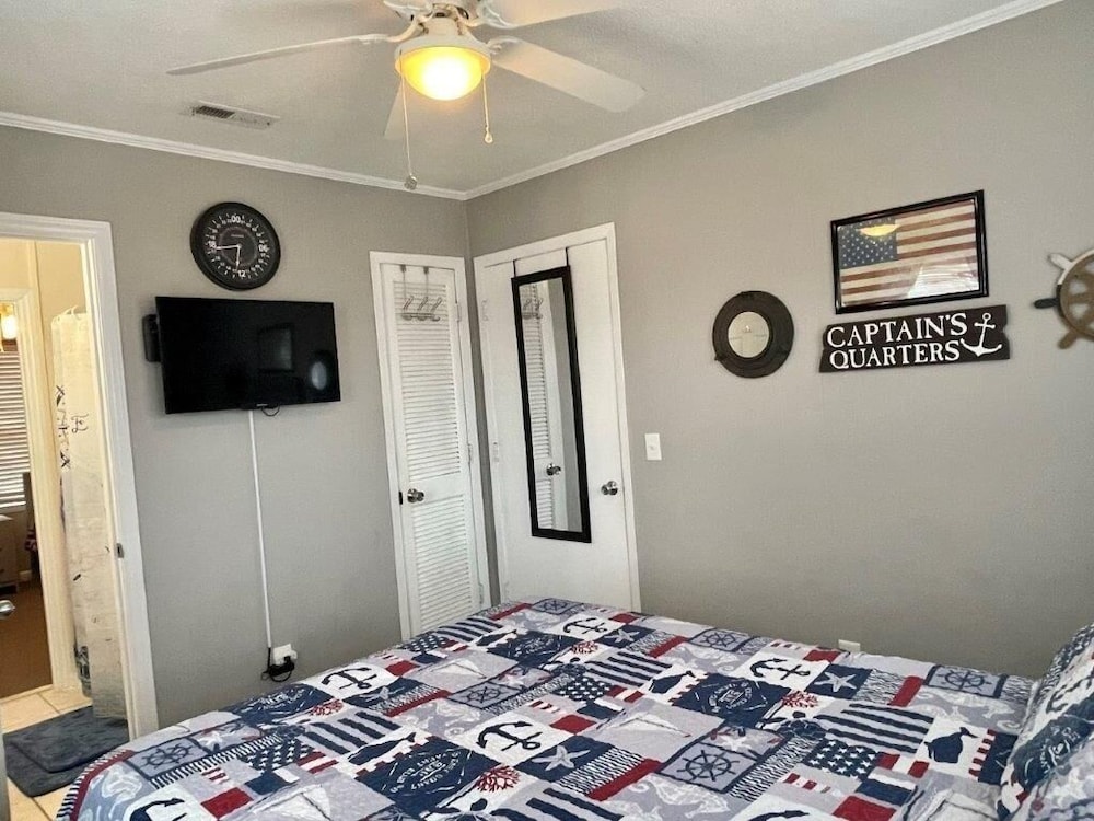 Sandy Bottoms 4 Bedroom Home by RedAwning view 5