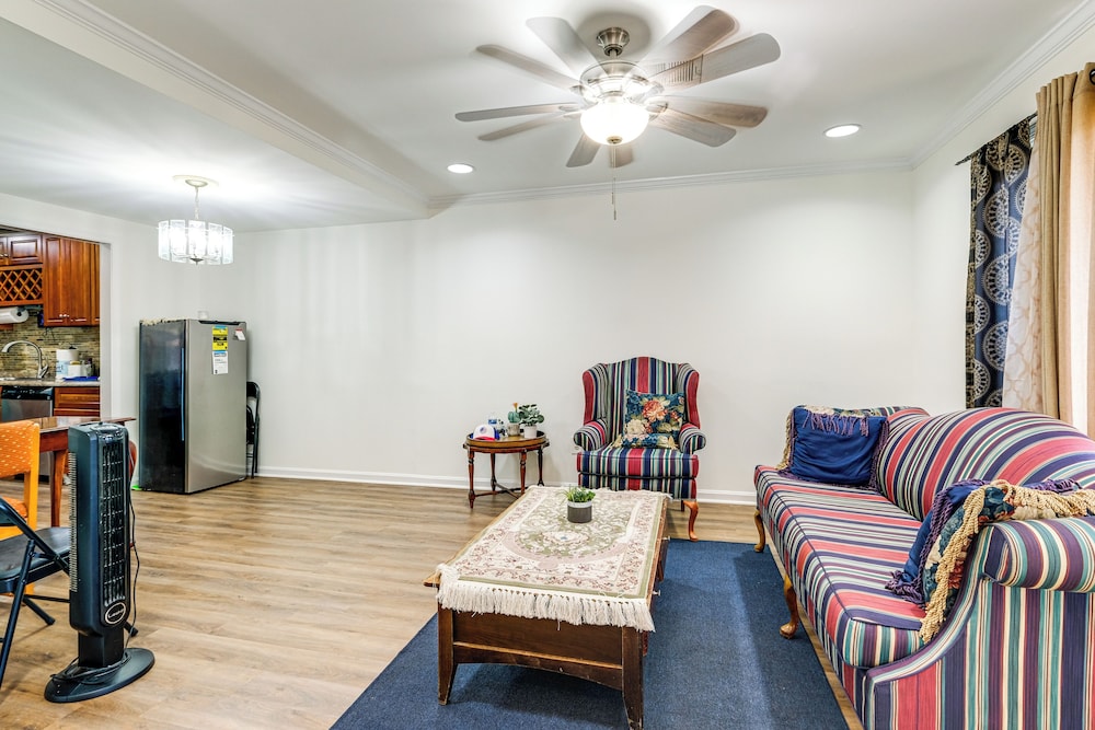 3 Mi to Dulles Airport: D.c. Area Townhome
