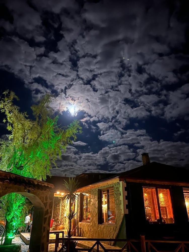 Madağ Bungalov